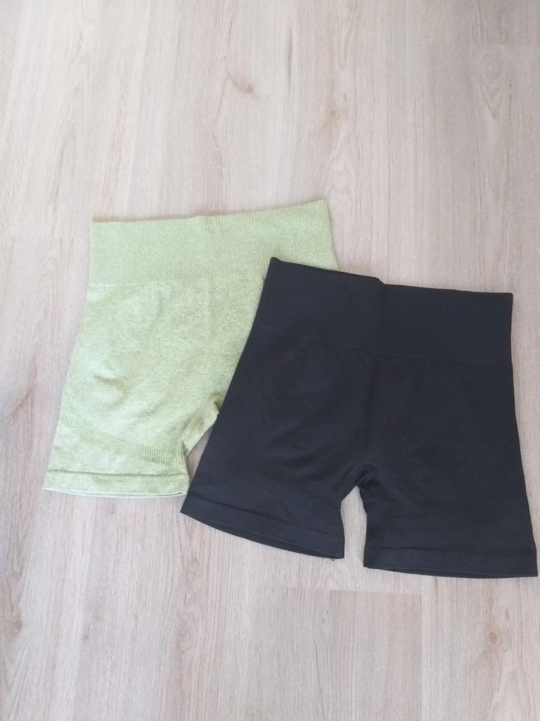 2 stuks dames korte broek voor sport maat S, Ophalen, Zo goed als nieuw