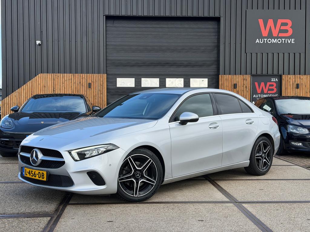 Mercedes-Benz A-klasse 200 Premium Plus Cruise Clima Camera, Gebruikt, 4 cilinders, Leder en Stof, 163 pk