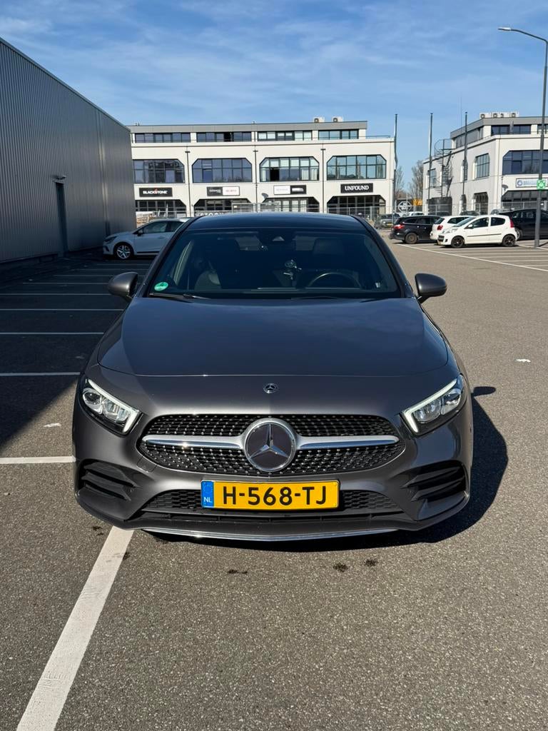 Mercedes-Benz A-Klasse A 200 163pk 7G-DCT 2020 Grijs, Auto's, Zwart, 4 cilinders, Leder en Stof, 163 pk