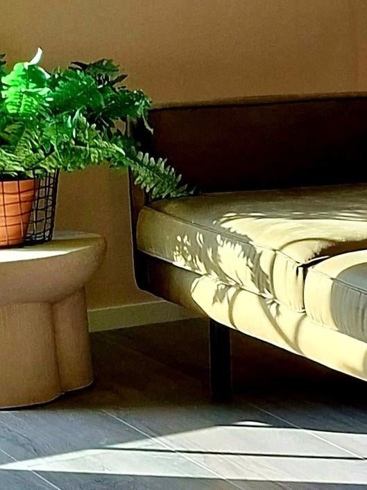 Leuk bijzettafeltje. Beetje betonlook achtig Kwantum, Ophalen, Minder dan 45 cm, Minder dan 55 cm, Gebruikt