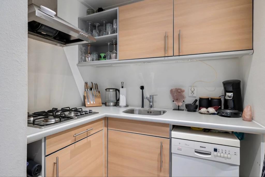 Kleine L-keuken in houtkleur met apparatuur, Ophalen, Gebruikt