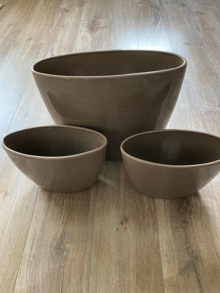 Te koop set bloempotten taupe, Ophalen, Zo goed als nieuw, Minder dan 50 cm, Overige typen
