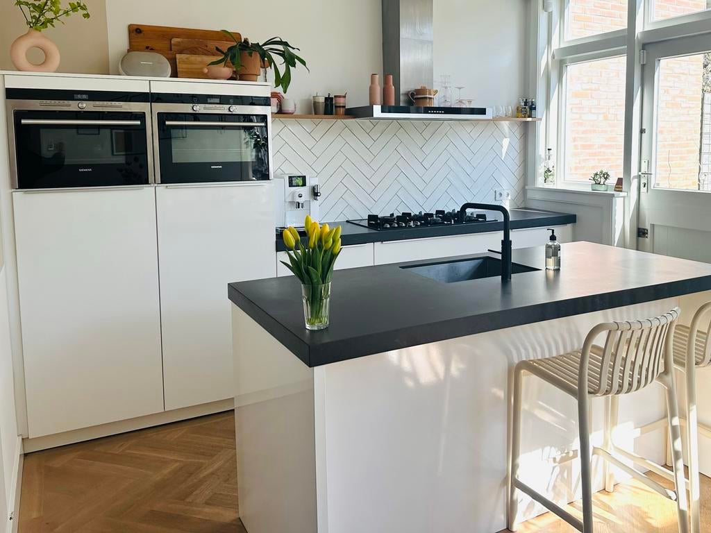 Tulp Keuken met Siemens apparatuur en Quooker, Huis en Inrichting, Keuken | Complete keukens, Ophalen, Gebruikt, Wit, Overige typen