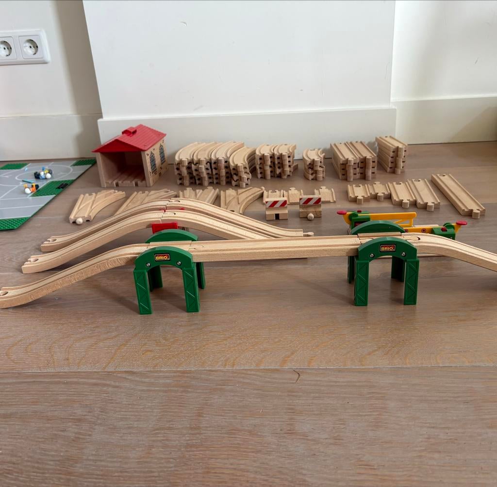 Grote Brio trein set met veel rails en treinen, Ophalen, Gebruikt