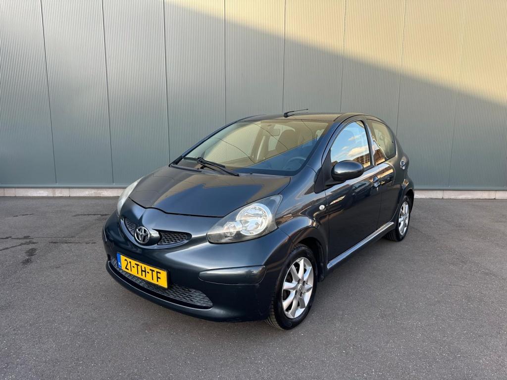 Toyota Aygo 1.0-12V + NIEUWE KOPPELINGSET | AIRCO !, Auto's, Voorwielaandrijving, 4 stoelen, 68 pk, Origineel Nederlands