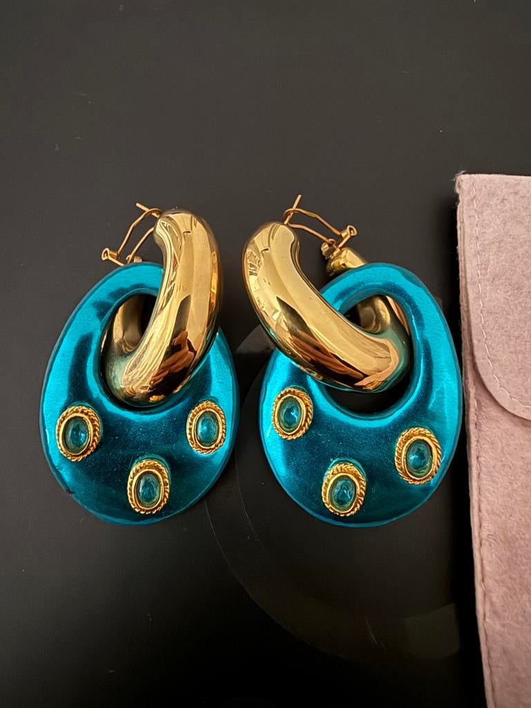 Juli dans Jewels. Goudkleurige en blauwe oorbellen, Overige materialen, Hangers, Blauw, Ophalen of Verzenden