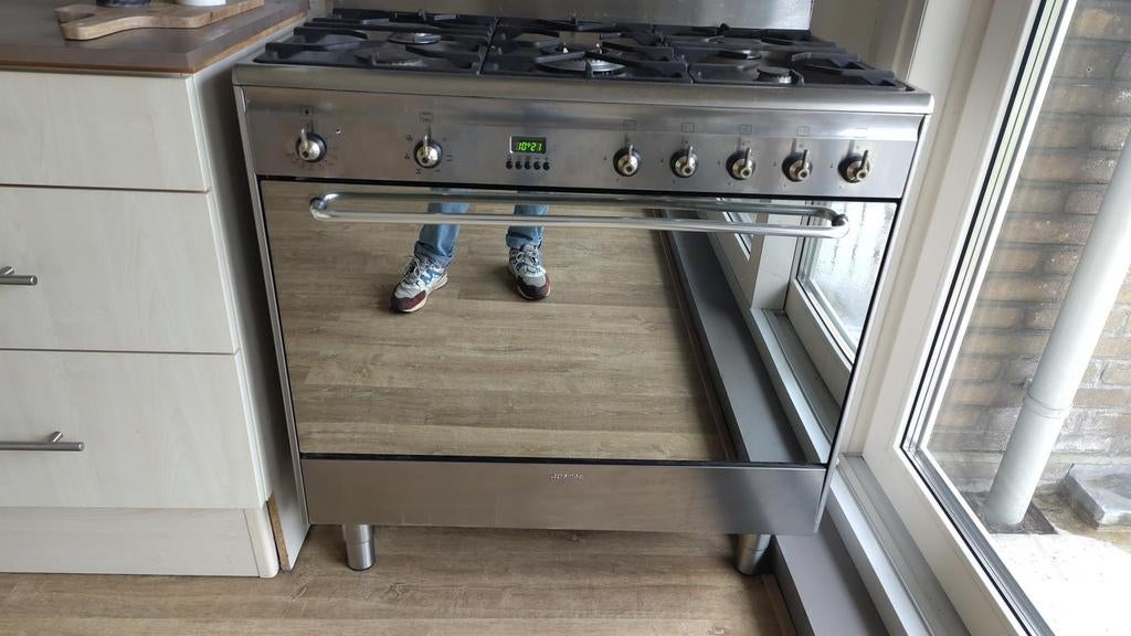 Compleet Smeg fornuis met oven - RVS, Ophalen, 60 cm of meer, Zo goed als nieuw, Gas