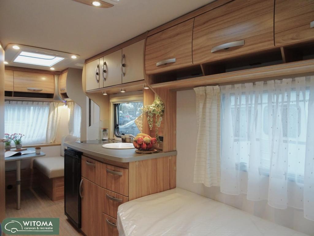 Eriba Nova Light 442 Dit voorjaar op vakantie!, Caravans en Kamperen, Standaardzit, Schokbreker, Bedrijf, Overige typen