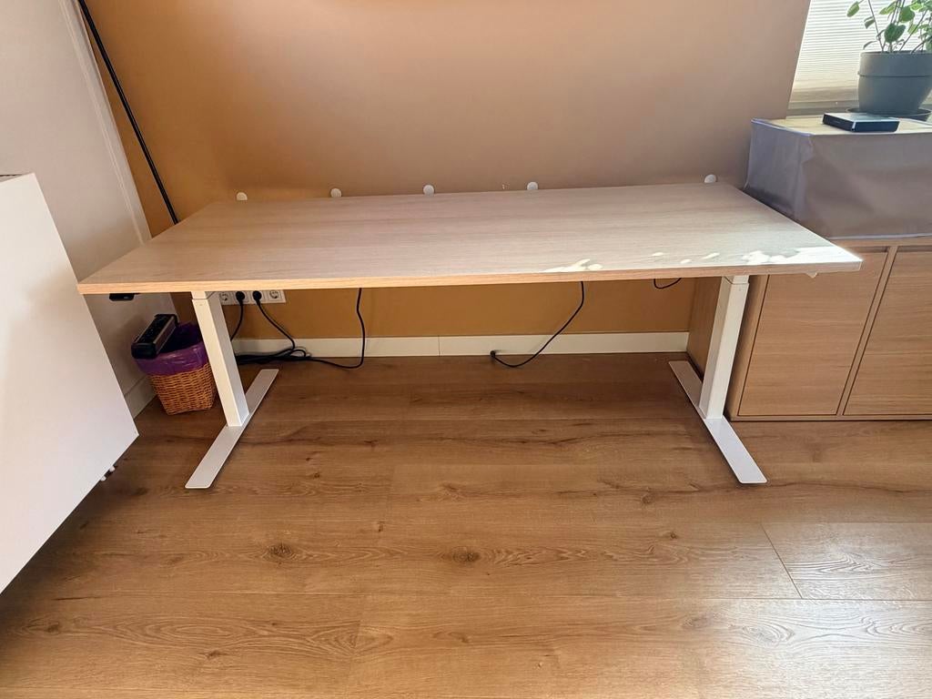 In hoogte verstelbaar bureau - Ergonomisch & Modern, Huis en Inrichting, Tafels | Eettafels, Ophalen, 50 tot 100 cm, 150 tot 200 cm
