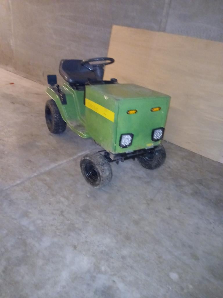 Husqvarna Tuintrekker 10 pk met trekhaak (zonder maaidek), Tuin en Terras, Gebruikt, Ophalen of Verzenden, Versnellingen, Minder dan 90 cm