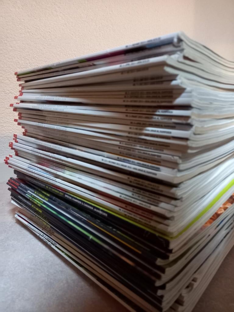 Grote stapel KCK Kampeer en Caravan Kampioen, Ophalen, Gelezen