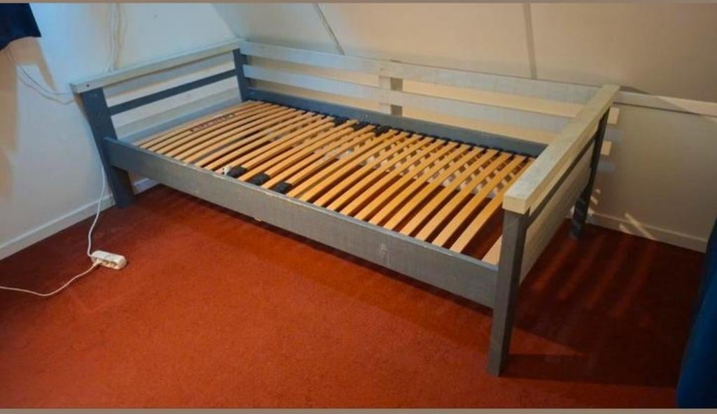 Eenpersoonsbed met lattenbodem, Ophalen