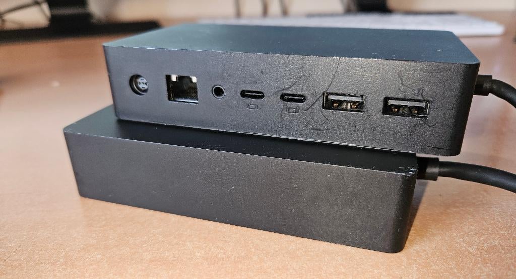 Microsoft Surface Dockingstation 2, Docking station, Laptop, Ophalen of Verzenden, Zo goed als nieuw