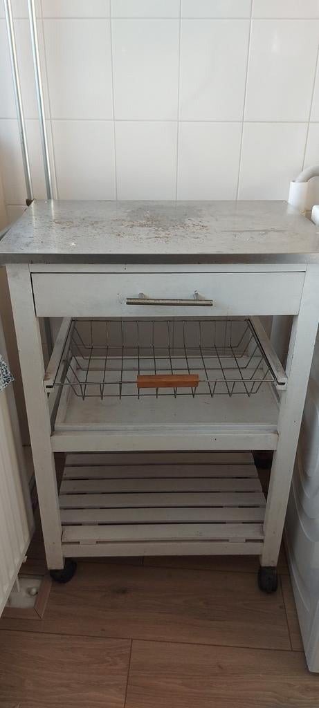 Wit keuken kastje op wielen, Ophalen