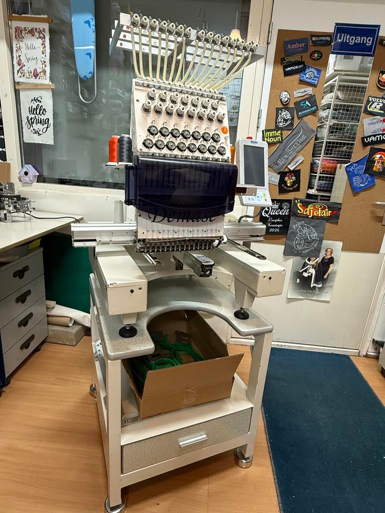 Demase 15 naalds industrie borduurmachine, Hobby en Vrije tijd, Borduren en Borduurmachines, Ophalen, Gebruikt, Machineborduren