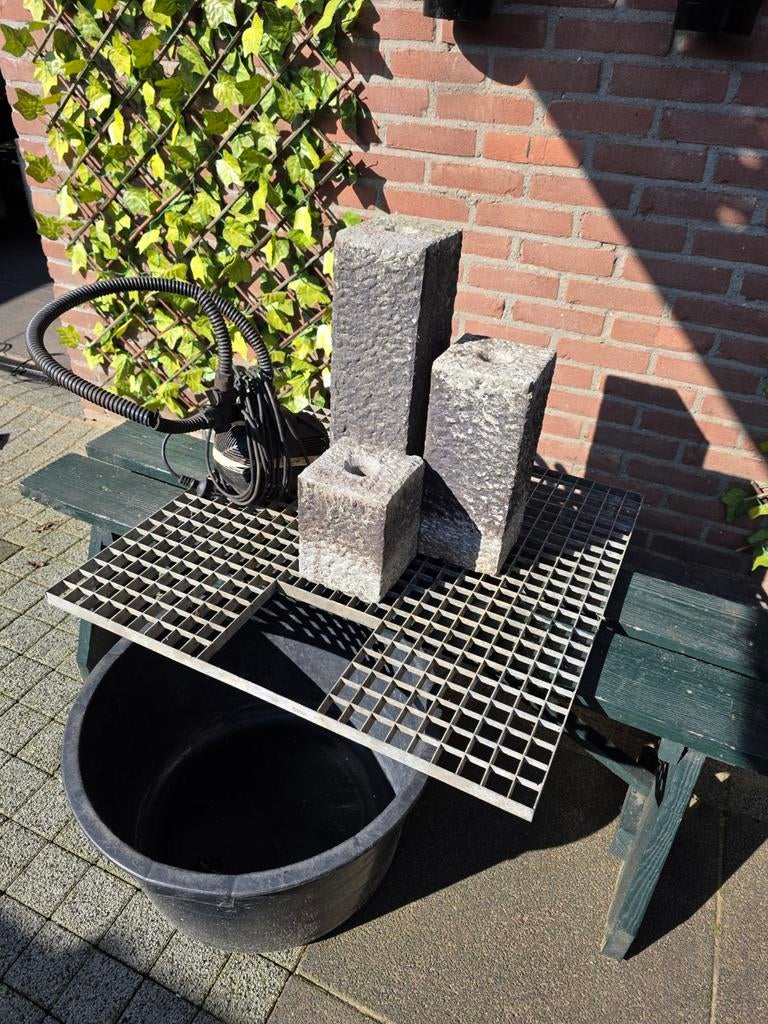 Water fontein tuin met pomp rooster., Tuin en Terras, Ophalen of Verzenden, Gebruikt, Beton, Fontein