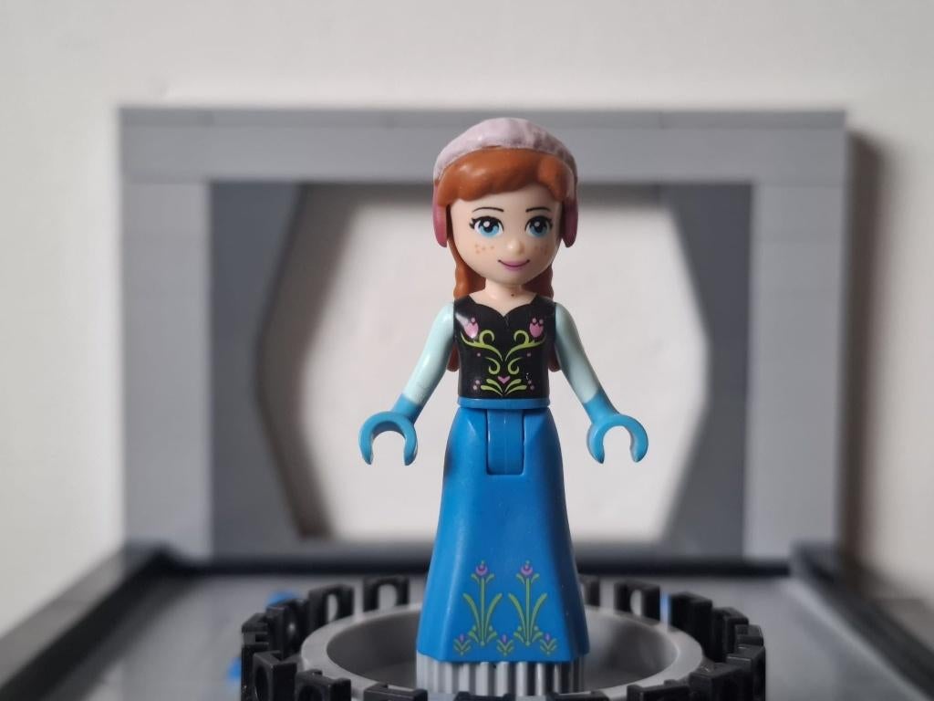 LEGO Frozen - minifiguur - dp036 - Anna, Lego, Ophalen of Verzenden, Zo goed als nieuw, Minifiguur