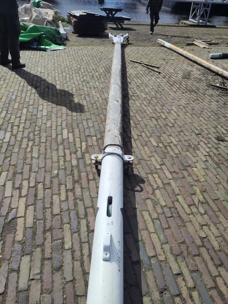 Oude houten giek - 7.5m lang, 17cm breed, Watersport en Boten, Zeilen en Zeiltoebehoren, Ophalen, Gebruikt, Minder dan 15 m²