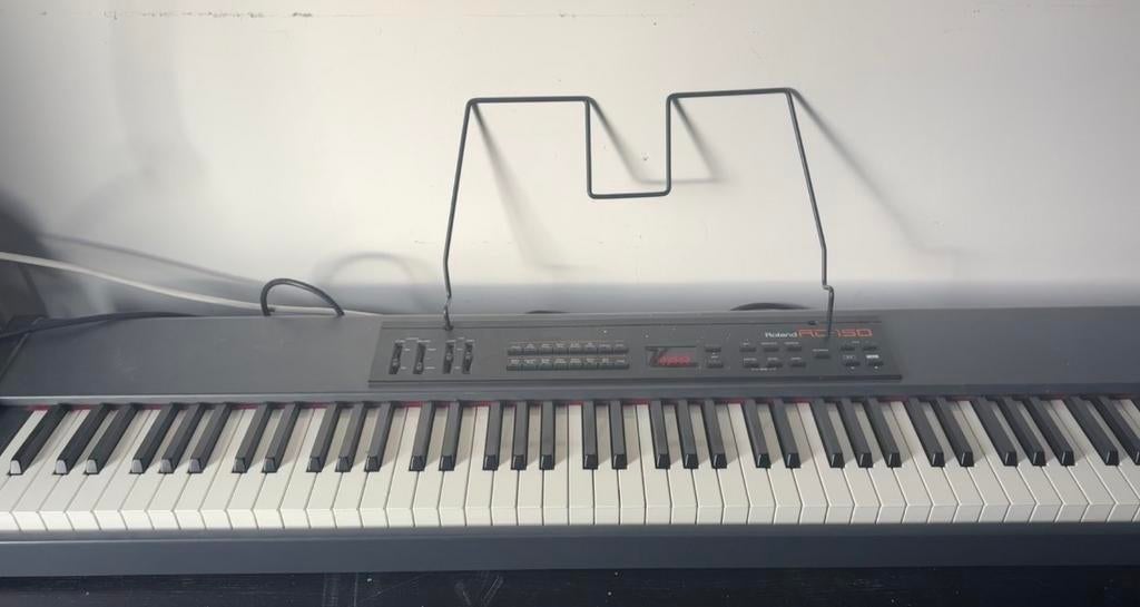 Roland RD150 Digitale Piano - Aansluiten op Versterker, Muziek en Instrumenten, Keyboards, Ophalen, Gebruikt, 88 toetsen, Roland