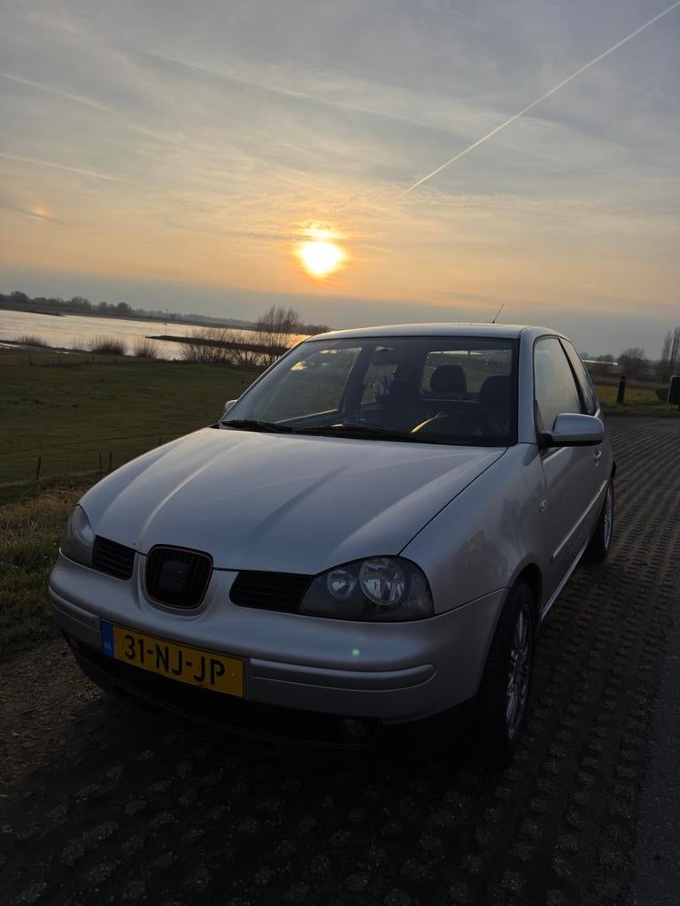 Seat Arosa 1.4 44KW AUT 2003 Grijs, Auto's, Seat, 450 kg, 31 €/maand, Origineel Nederlands, 904 kg