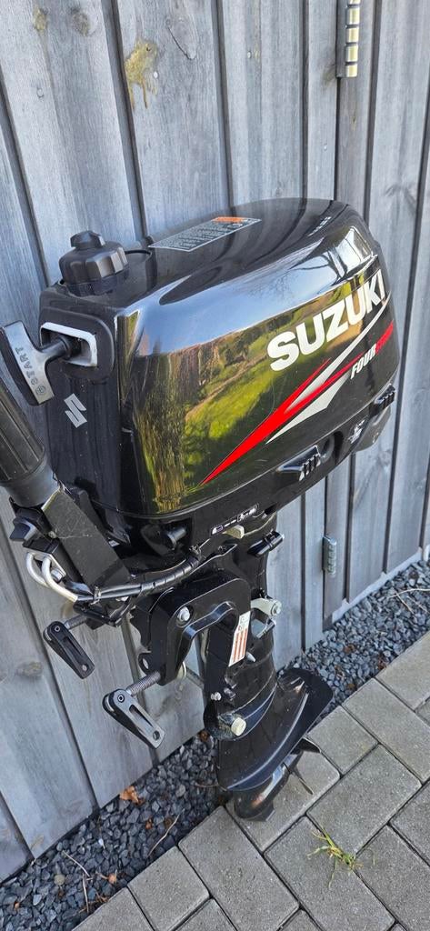 Nieuwstaat Suzuki 6 pk 4 takt ca40 uur. Koopje + Losse tank, Watersport en Boten, Buiten- en Binnenboordmotoren, 5 tot 10 pk, Viertaktmotor