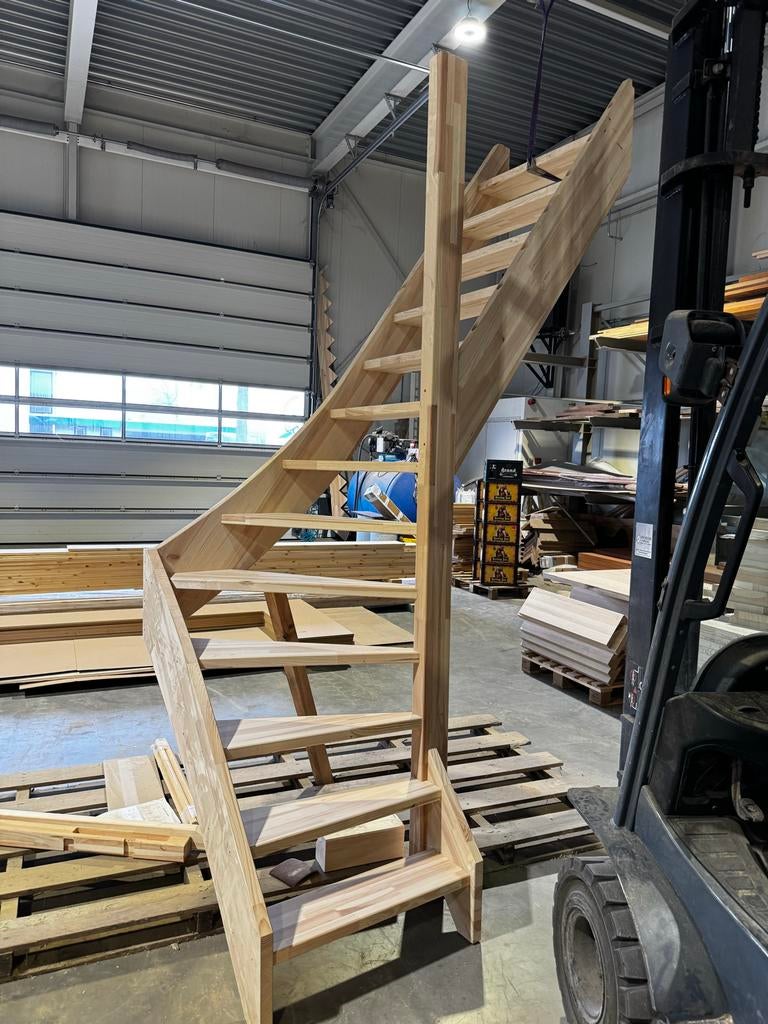 Houten spiltrap, onbehandeld, Doe-het-zelf en Verbouw, Ladders en Trappen, Ophalen, Nieuw, Trap, 2 tot 4 meter