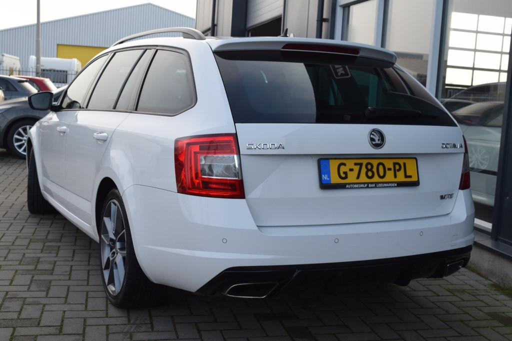 Skoda Octavia Combi 2.0 TDI RS | Kuipstoelen | DSG | Navi |, Auto's, Euro 5, Zwart, 4 cilinders, Wit