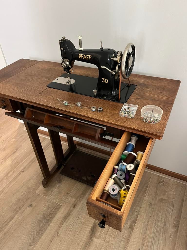 Antieke naaimachine, Ophalen