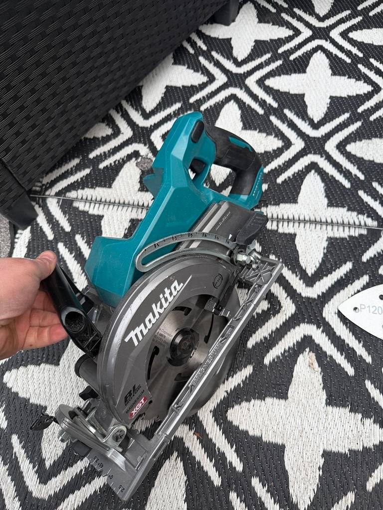 Makita RS001GZ Accu cirkelzaag 185 mm 40V, Ophalen of Verzenden, Zo goed als nieuw, 1200 watt of meer, 70 mm of meer