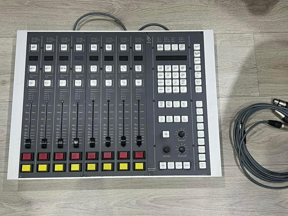 DHD 4200 broadcast mixer 8 fader (uit te breiden naar meer), Ophalen of Verzenden, Gebruikt