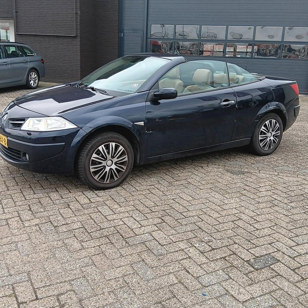 Renault Mégane Coupé-Cabriolet 2.0-16V Tech Line, Voorwielaandrijving, 1998 cc, 135 pk, Gebruikt