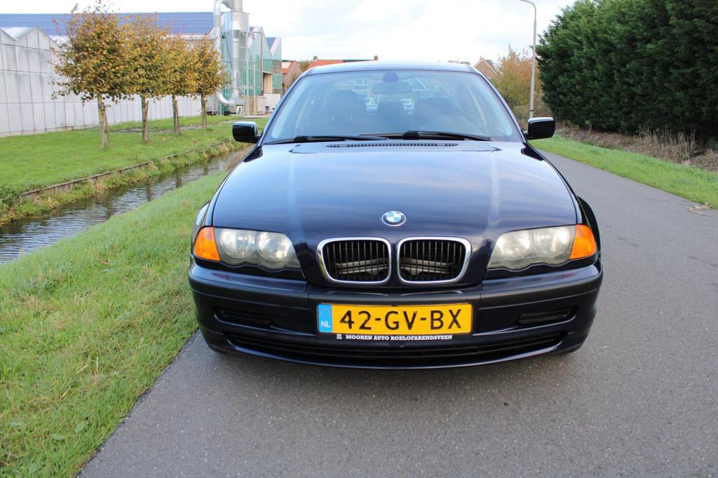 BMW 3-serie 316i Executive, Auto's, BMW, 13 km/l, Achterwielaandrijving, 4 cilinders, Blauw