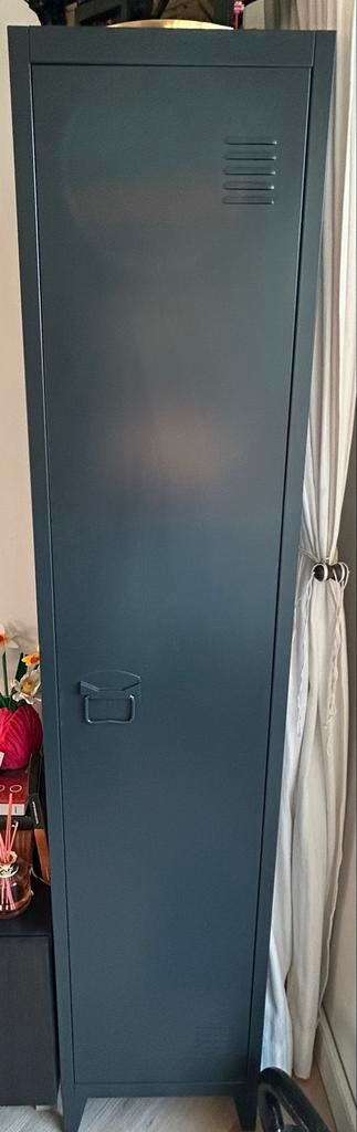Metalen lange smalle kast met 3 vakken (2 planken), Ophalen, Gebruikt