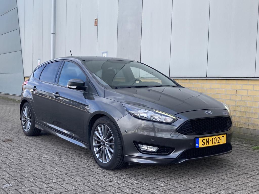 Ford Focus 1.0 Ecoboost 125 pk ST-Line 5-deurs Active Park A, Gebruikt, 3 cilinders, Zilver of Grijs, 999 cc