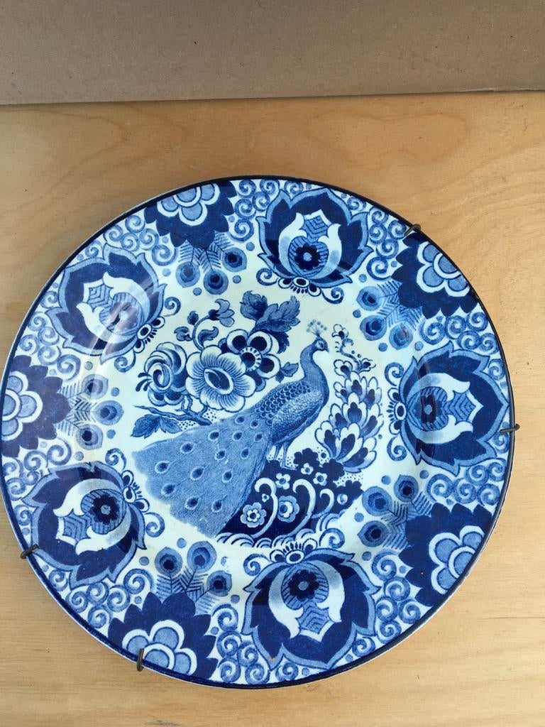 Decoratief Delfts Blauw bord met pauw - Maastricht, Ophalen of Verzenden