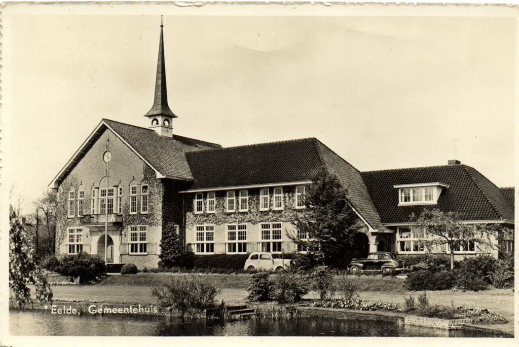 Eelde, Gemeentehuis - 1956 gelopen, Verzamelen, Ansichtkaarten | Nederland, Ophalen of Verzenden, Voor 1920, Gelopen, Noord-Brabant
