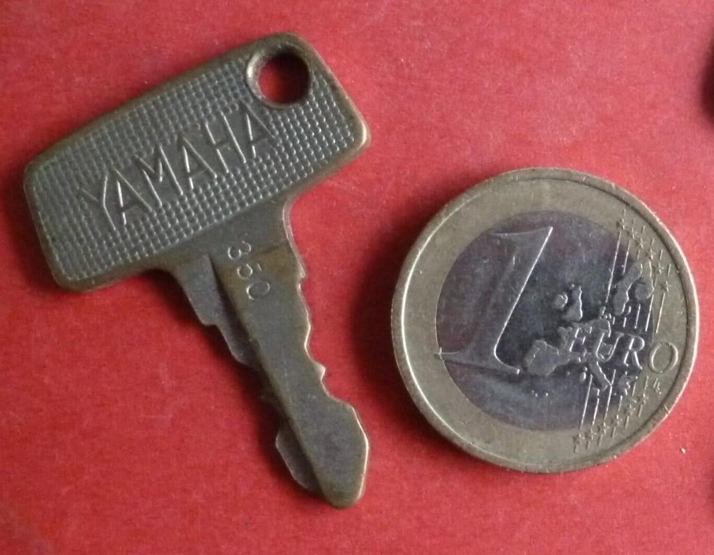 oud contactsleuteltje     YAMAHA FS-1     (NR 350 ), Motoren, Onderdelen | Yamaha, Ophalen of Verzenden, Gebruikt