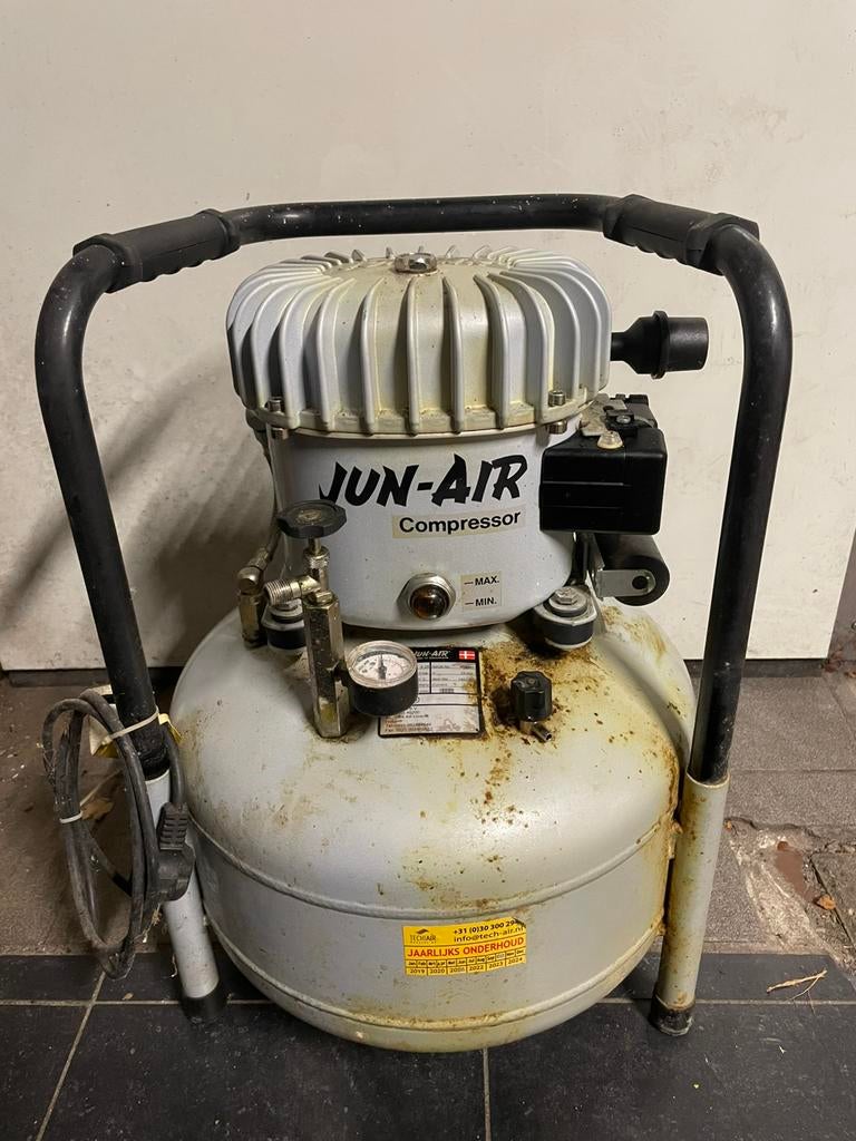 Jun-Air Compressor Model 6 – defect – voor onderdelen, Ophalen, Gebruikt