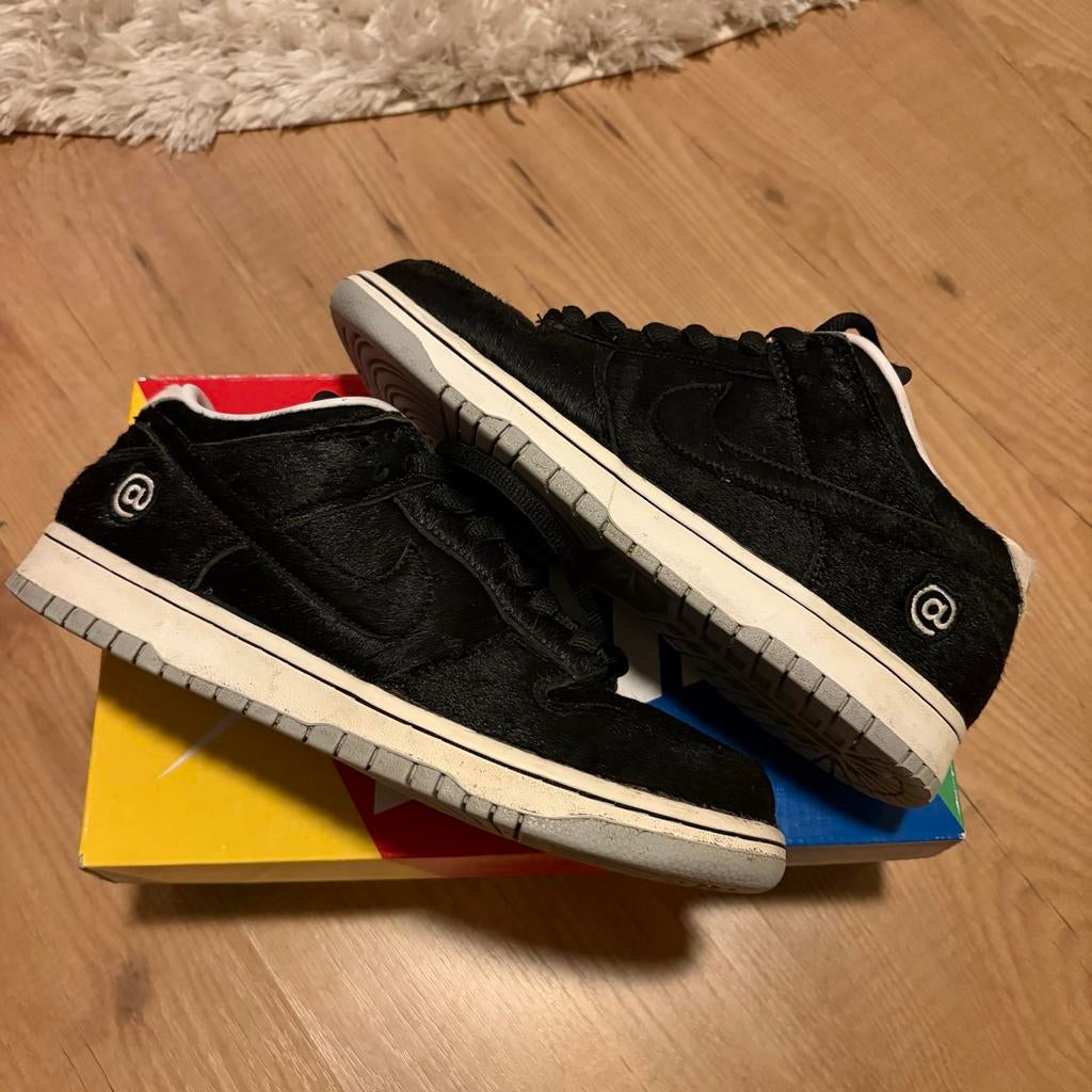 Nike SB Dunk Low OG QS - Bearbrick Medicom Toy, Ophalen of Verzenden, Zo goed als nieuw, Zwart, Sneakers of Gympen