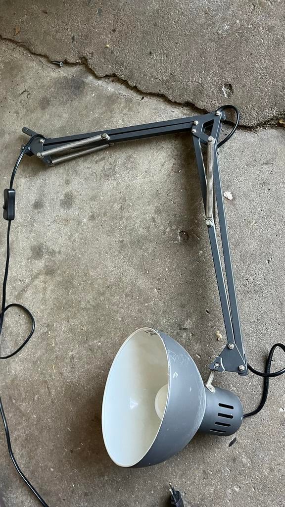 Grijze bureaulamp met houderplaatje, Ophalen, Gebruikt, Metaal, 50 tot 75 cm