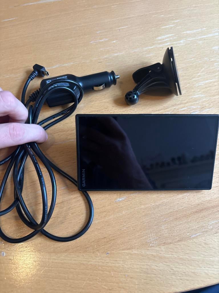 Garmin navigatiesysteem met houder en oplader, Ophalen of Verzenden, Gebruikt
