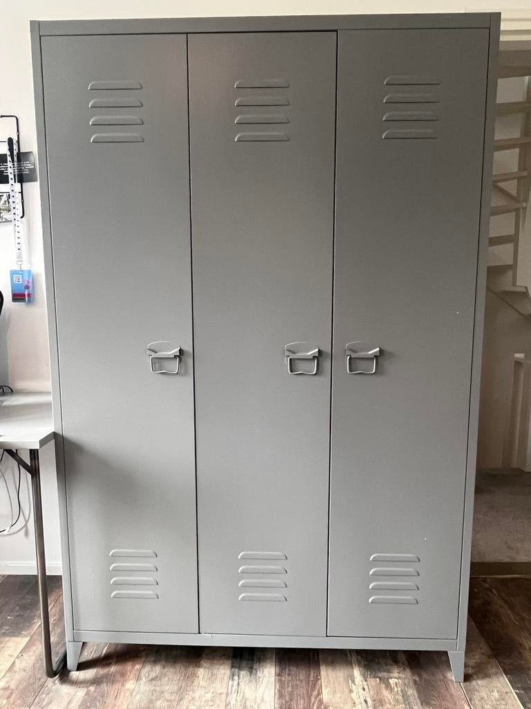 Grijze lockerkast, Ophalen, Zo goed als nieuw