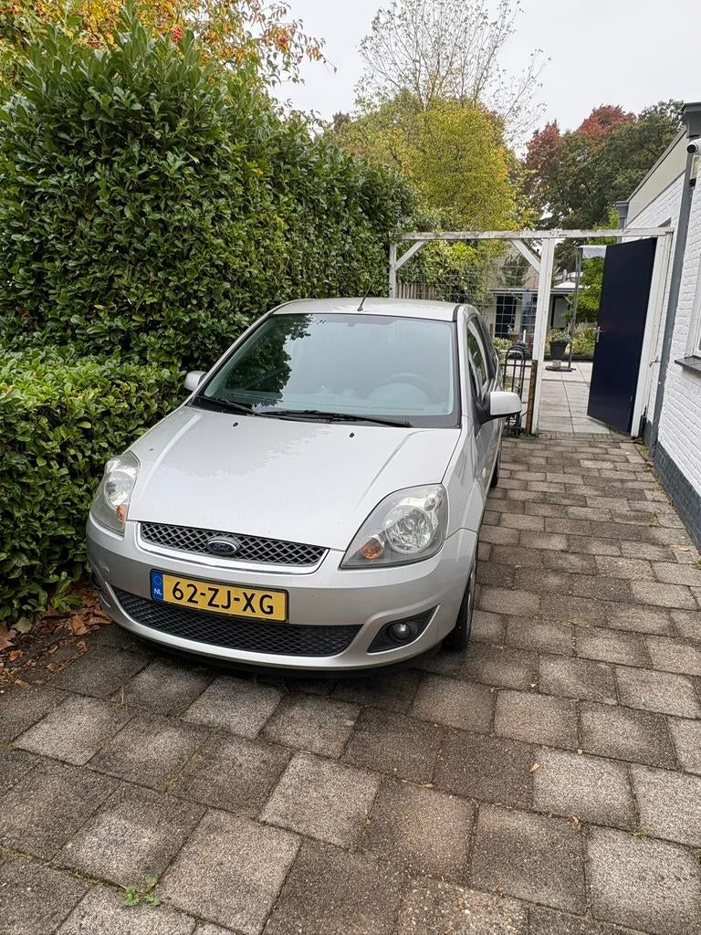 Ford Fiësta 1.3 8V 3DR 2008 Grijs, Auto's, Ford, 1299 cc, 40 €/maand, 4 cilinders, Origineel Nederlands