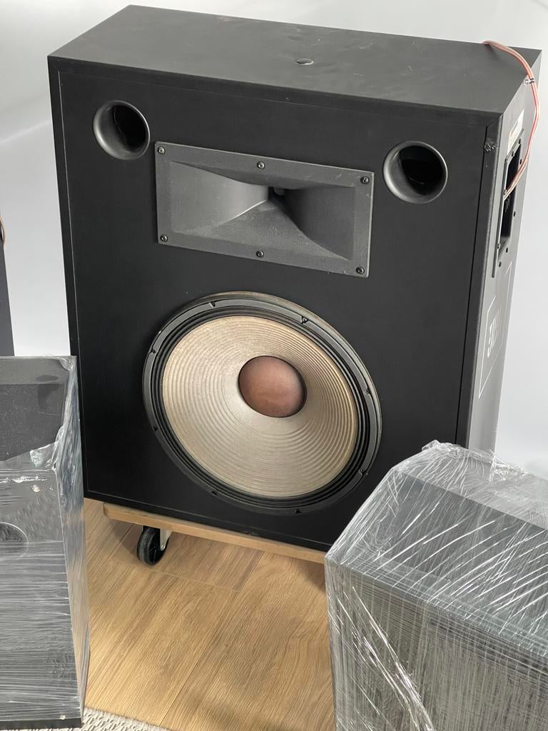 JBL 3677 bioscoop speakers x 3 (L/C/R), JBL, Ophalen of Verzenden, Zo goed als nieuw, 120 watt of meer