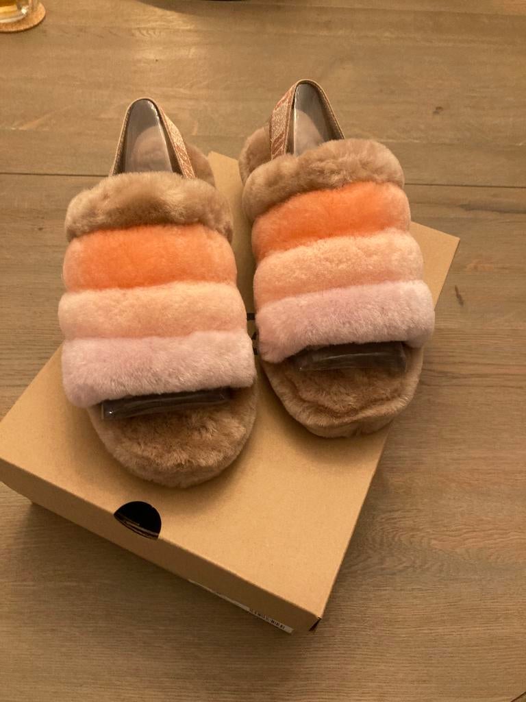 Nieuw in doos, Ugg sloffen pantoffels Fluff Yeah Slide 39, Ophalen of Verzenden, Nieuw, Pantoffels of Sloffen