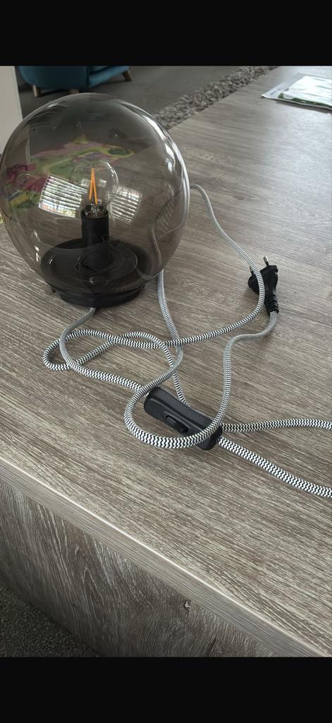 IKEA Tafel Lamp - Modern Design met Glazen Bol, Huis en Inrichting, Ophalen, Zo goed als nieuw, Glas, Minder dan 50 cm