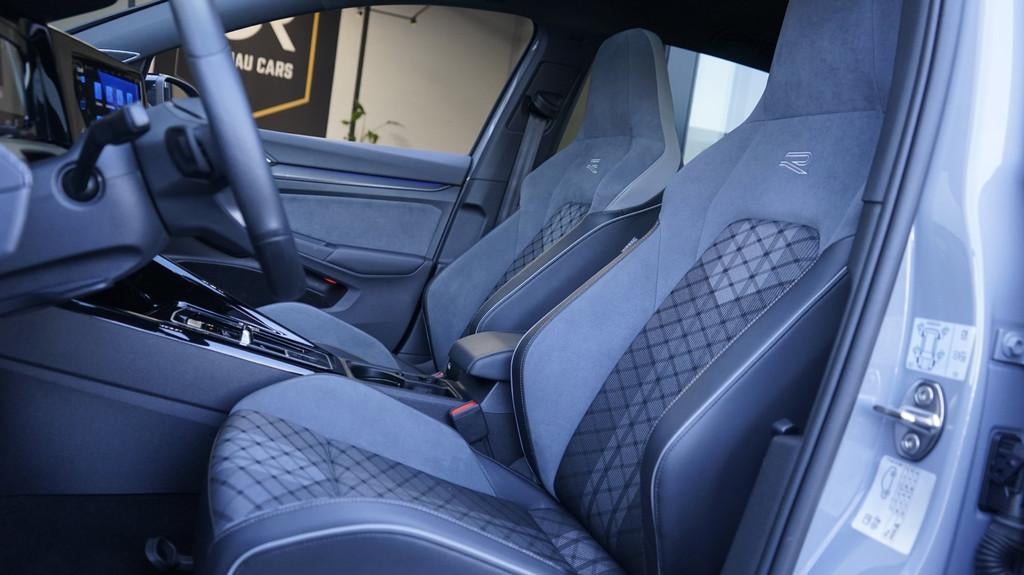 Volkswagen Golf 1.5 TSI R-Line Black Style AUTOMAAT-ACC-CAME, 4 cilinders, 150 pk, Alcantara, Bedrijf