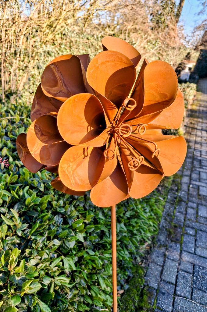 Roest bloem groot anemoon op tuinsteker diameter 30 cm., Ophalen of Verzenden, Nieuw