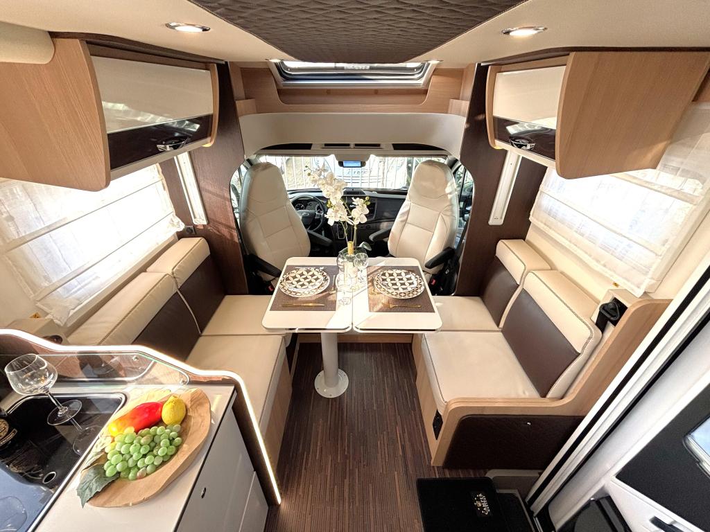 McLouis MC4 281 AUTOMAAT QUEENSBED + HEFBED + FACE TO FACE, Automaat, Ford, 7 tot 8 meter, Bedrijf