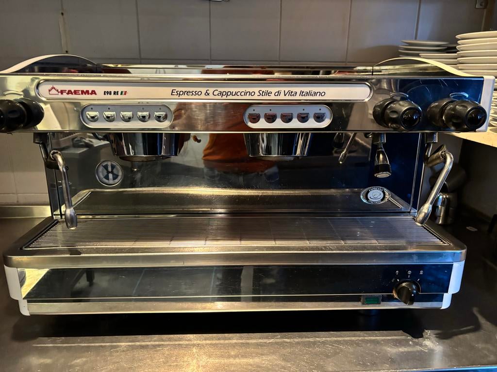 Faema E98 RE A/2 Espresso & Cappuccino Machine.Lees tekst!, Witgoed en Apparatuur, Koffiezetapparaten, Gebruikt, Gemalen koffie